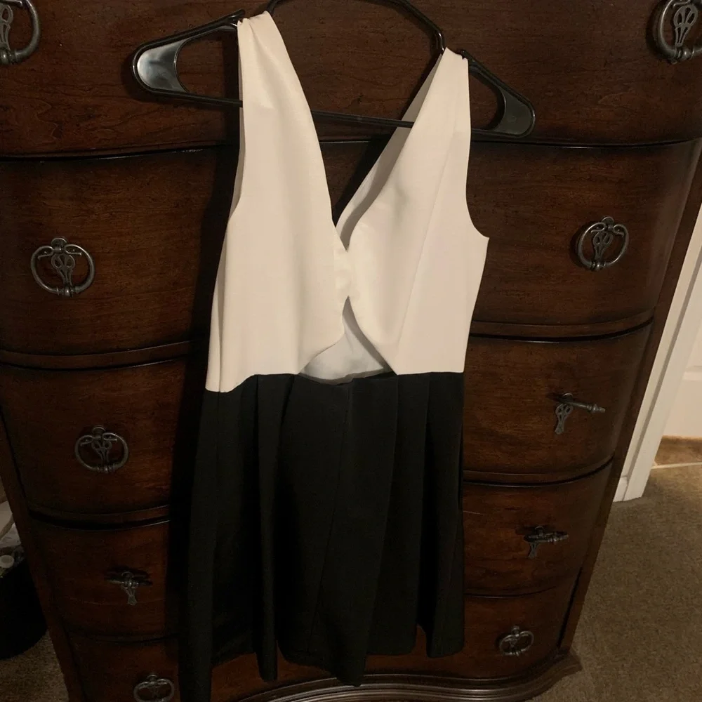 Black and white Satin Jessica Simpson formal/semi-formal - Picture 1 of 2